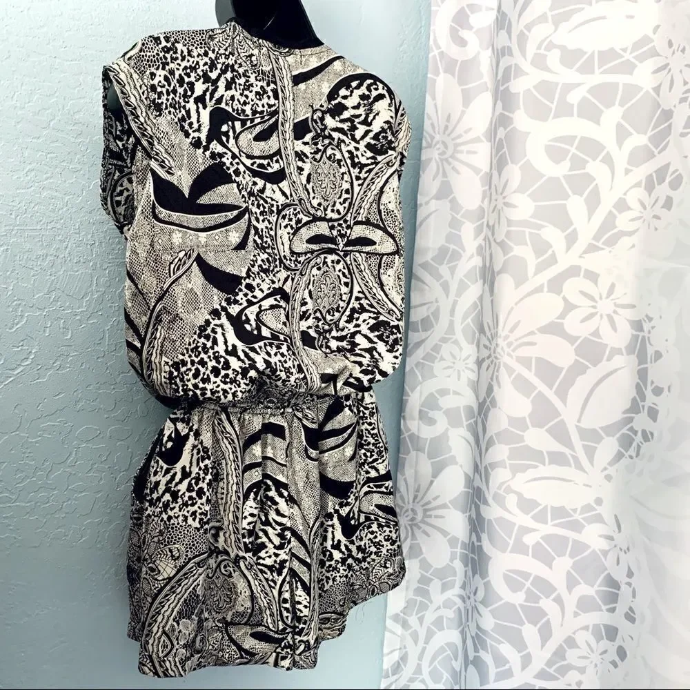 ANGL Black & Cream Abstract Pribt Surplice Short Romper Size Small - Picture 12 of 15